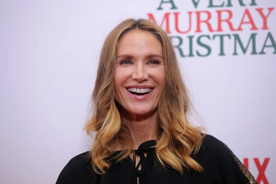 Kelly Lynch Net Worth